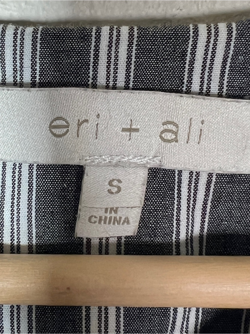 Eri + Ali gray and white striped button-down blouse top shirt size small S B148 - Picture 3 of 4